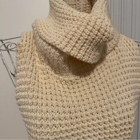 Trina Turk turtle neck knit cotton top vest cream shiny pullover size S - Picture 3 of 9